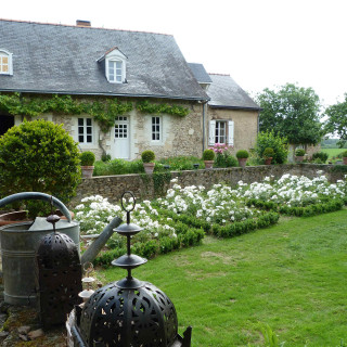 Jardin a la française avec rosiers OPALIA